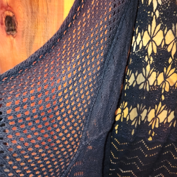 One world Black crocheted sweater vest 3X - Picture 3 of 8